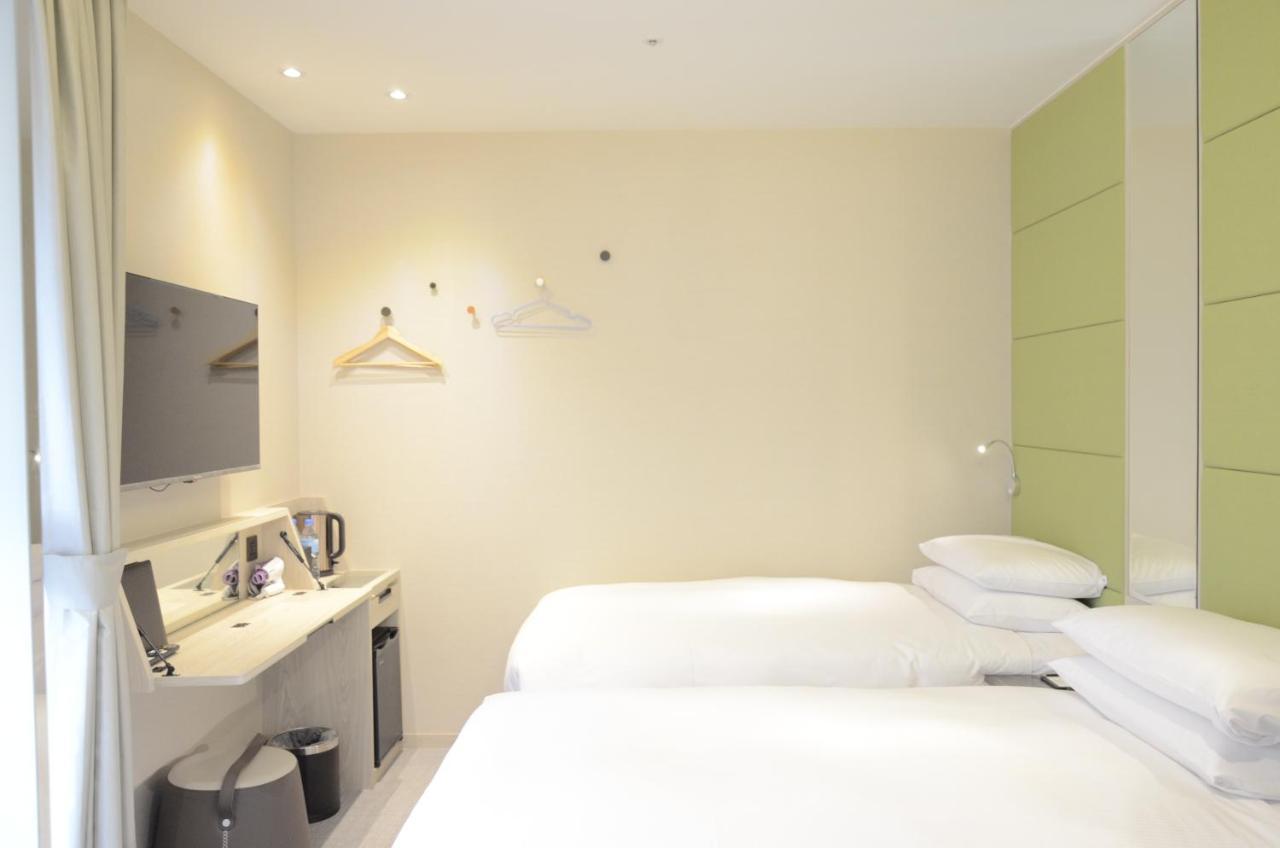 Royal Jade Boutique 3*